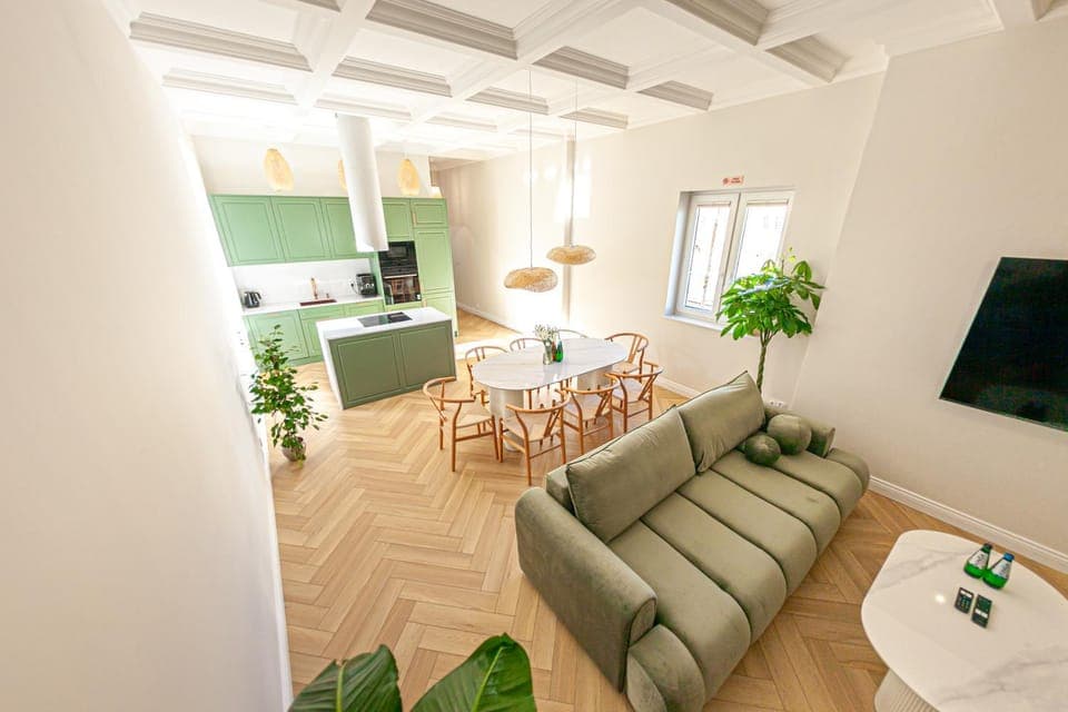 TV and multimedia, Living room, Seating area, Dining area