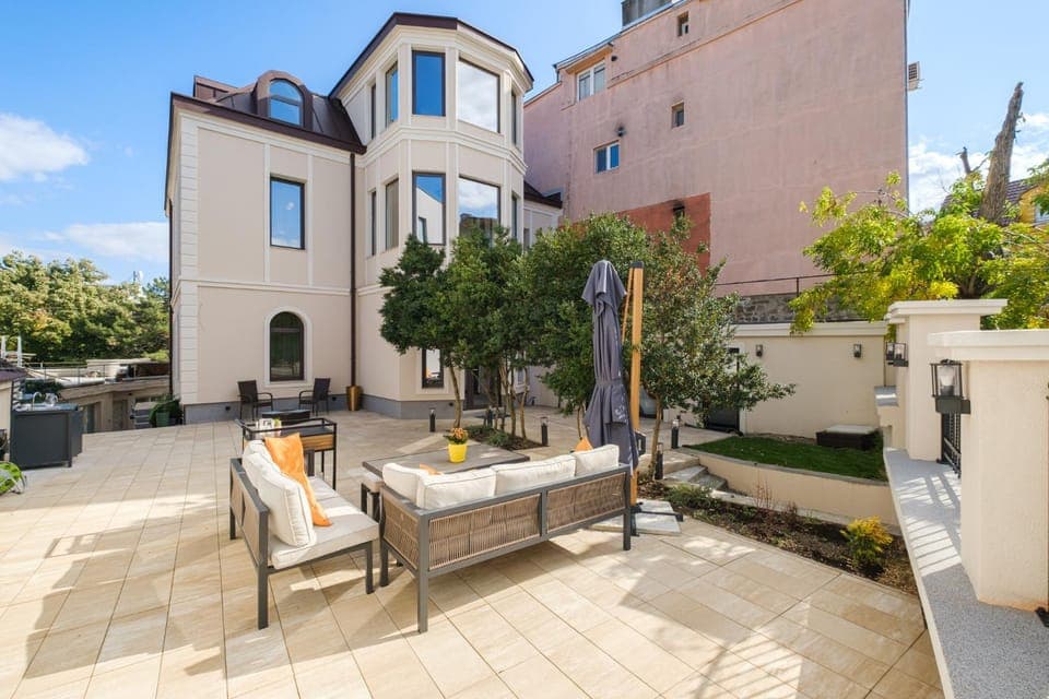 Property building, Patio, Day, Garden