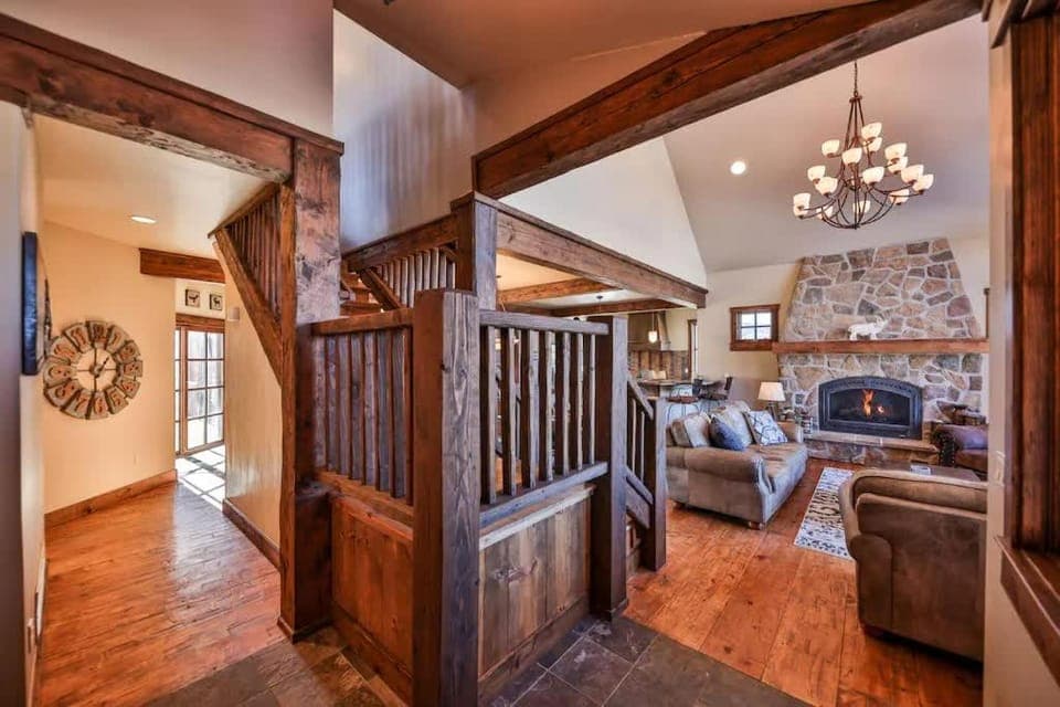 Barnwood Beauty at Grand Elk- Pet Friendly- Hot Tub Private Golf Ski Games House in Granby
