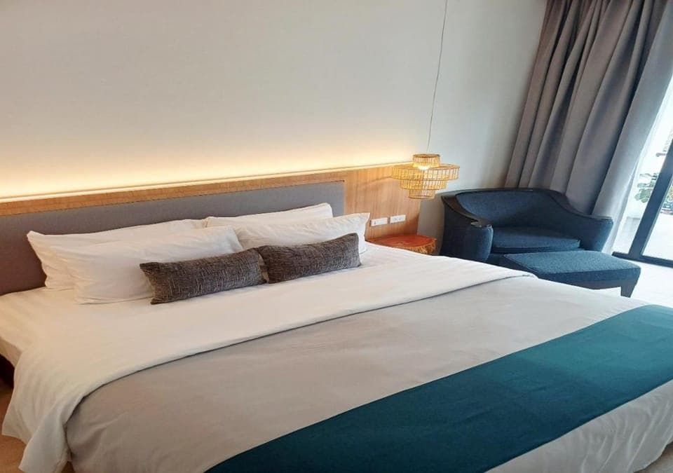 Photo of the whole room, Bedroom