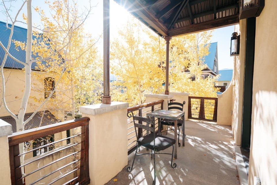 Aspen Courtyard Residence House in Buena Vista