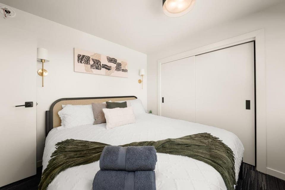 Bed, Photo of the whole room, Bedroom, towels, wardrobe