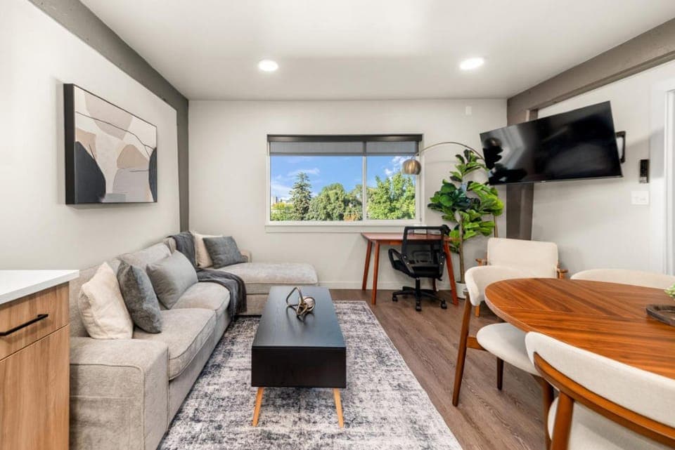 Communal lounge/ TV room