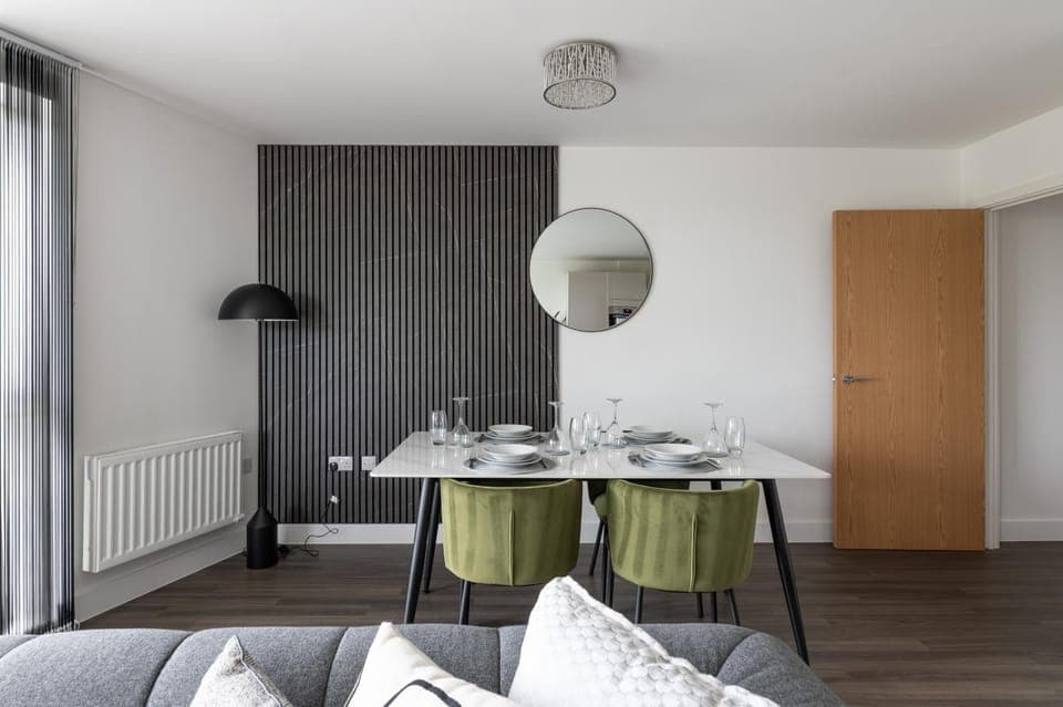 Living room, Seating area, Dining area, internet