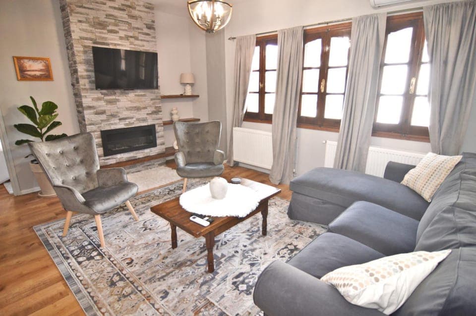 TV and multimedia, Living room, Seating area