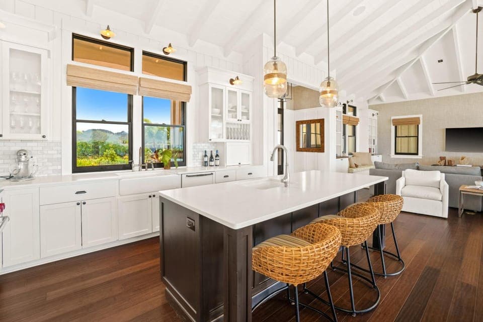 Kitchen or kitchenette, Seating area