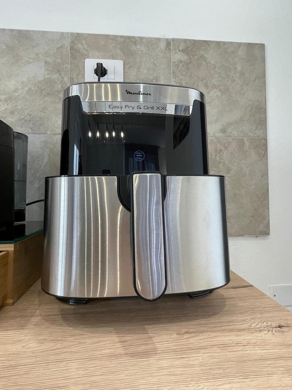 Kitchen or kitchenette, oven