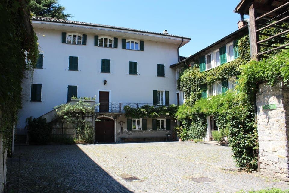 Property building, Patio, Facade/entrance, Balcony/Terrace