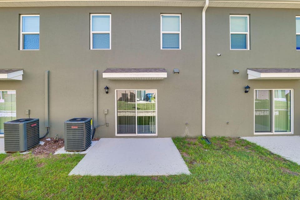 2 Mi to Dtwn Newly Built Townhome in Davenport House in Davenport