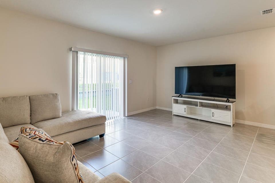 2 Mi to Dtwn Newly Built Townhome in Davenport House in Davenport