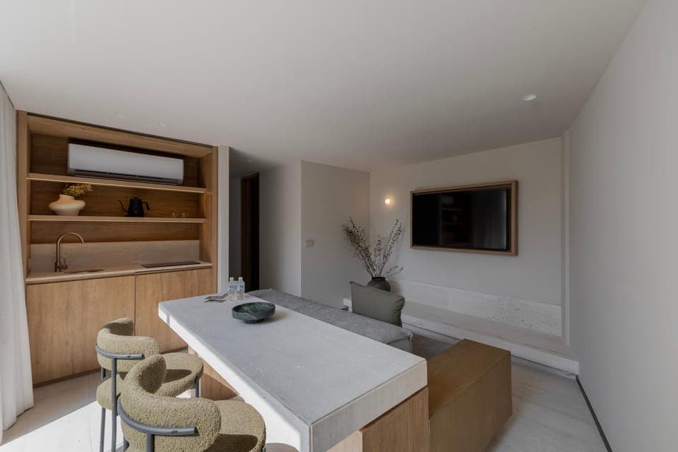 TV and multimedia, Seating area, Dining area