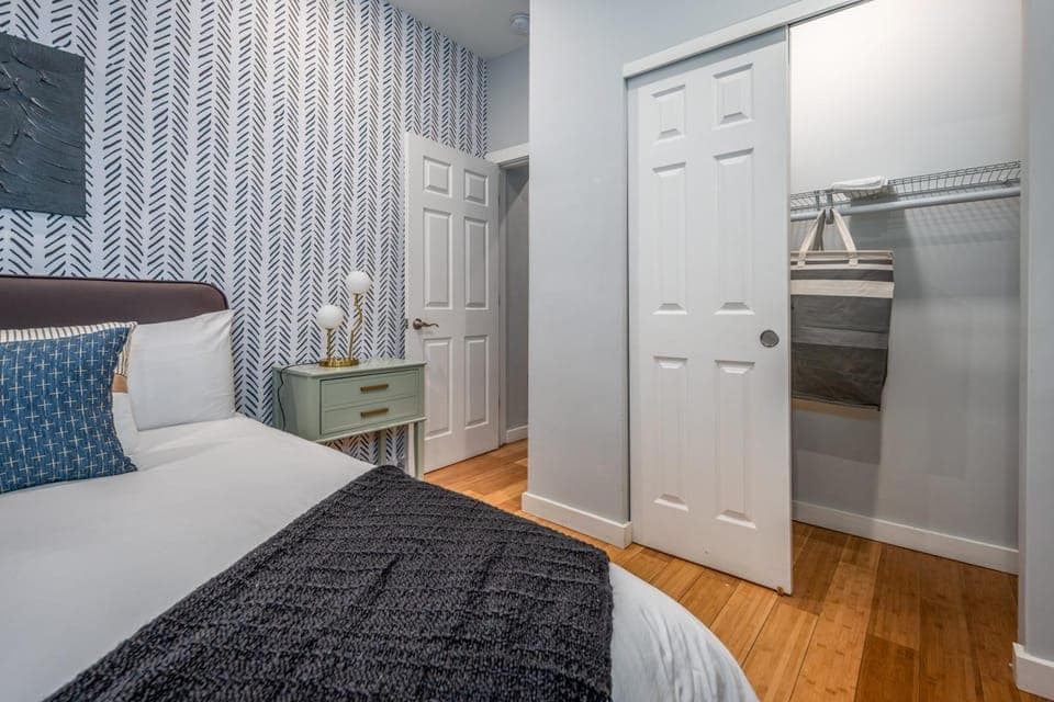 Bed, Photo of the whole room, Bedroom, wardrobe