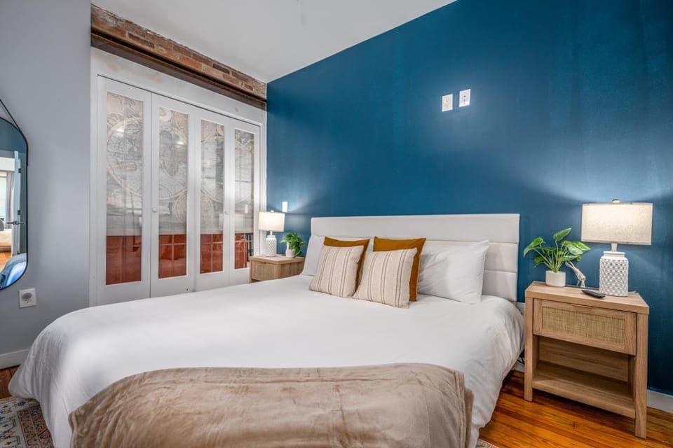 Bed, Photo of the whole room, Bedroom