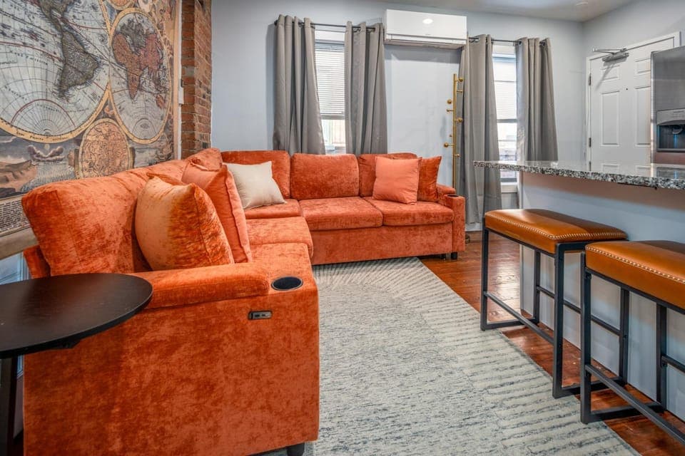 TV and multimedia, Kitchen or kitchenette, Living room, Seating area, Dining area