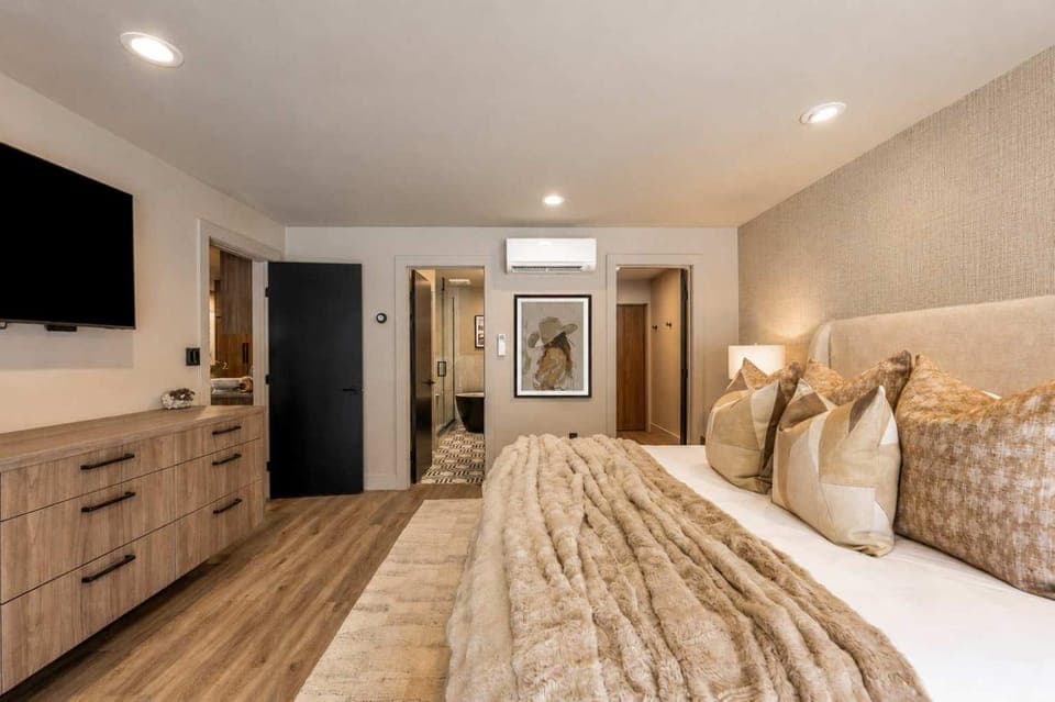 Newly Renovated 4BR 3BA in Aspen's Core House in Aspen
