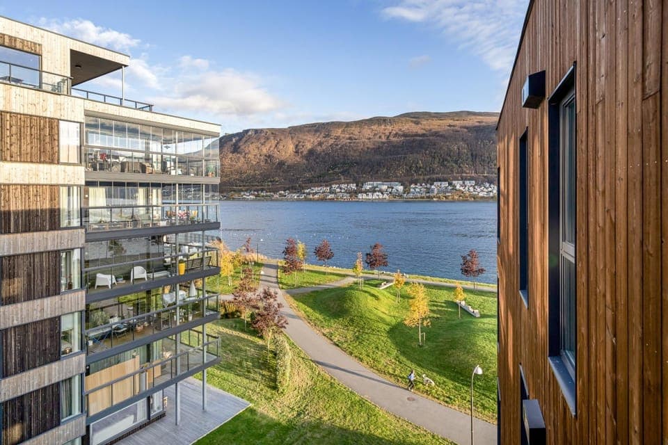 Arctic Luxe Horizon l Sea View l Balcony Apartment in Tromso