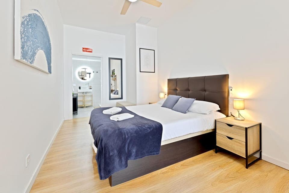 Bed, Bathroom