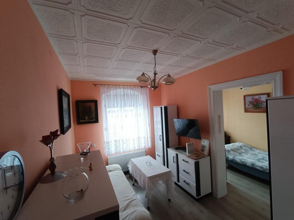 Communal lounge/ TV room, Bed, TV and multimedia, Bedroom, wardrobe