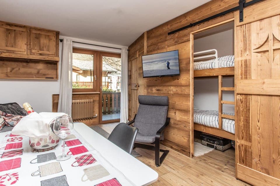 Living room, Seating area, Bedroom, bunk bed