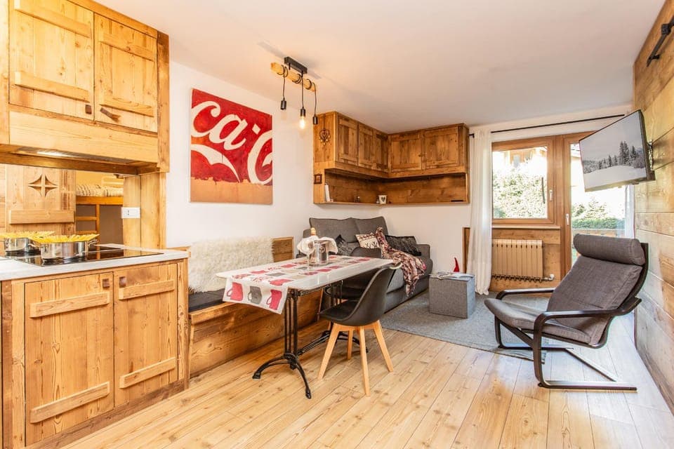 Natural landscape, View (from property/room), View (from property/room), Living room, Seating area, Garden view, Garden view, Landmark view, Landmark view, Mountain view, Mountain view, Inner courtyard view