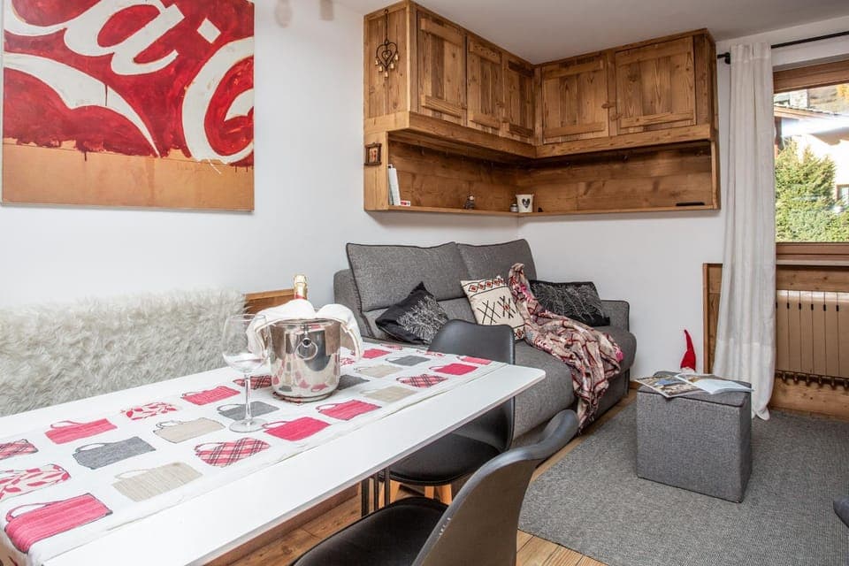 Communal lounge/ TV room, Living room, Photo of the whole room, Seating area, Dining area