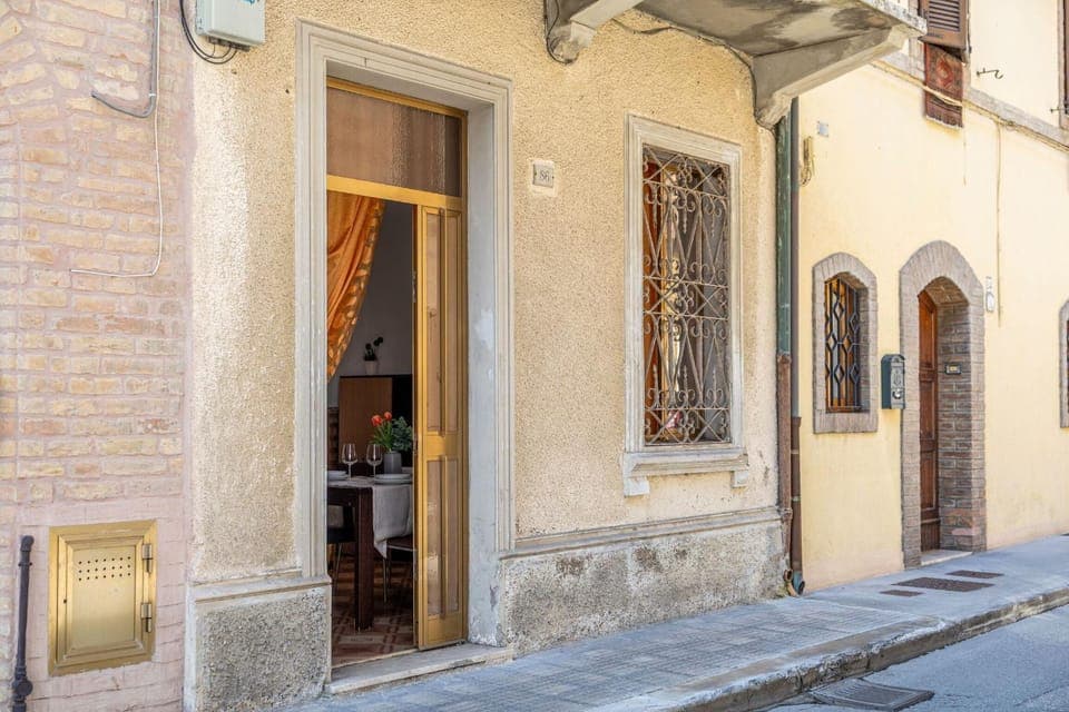 Property building, Facade/entrance, Day, Neighbourhood, Street view