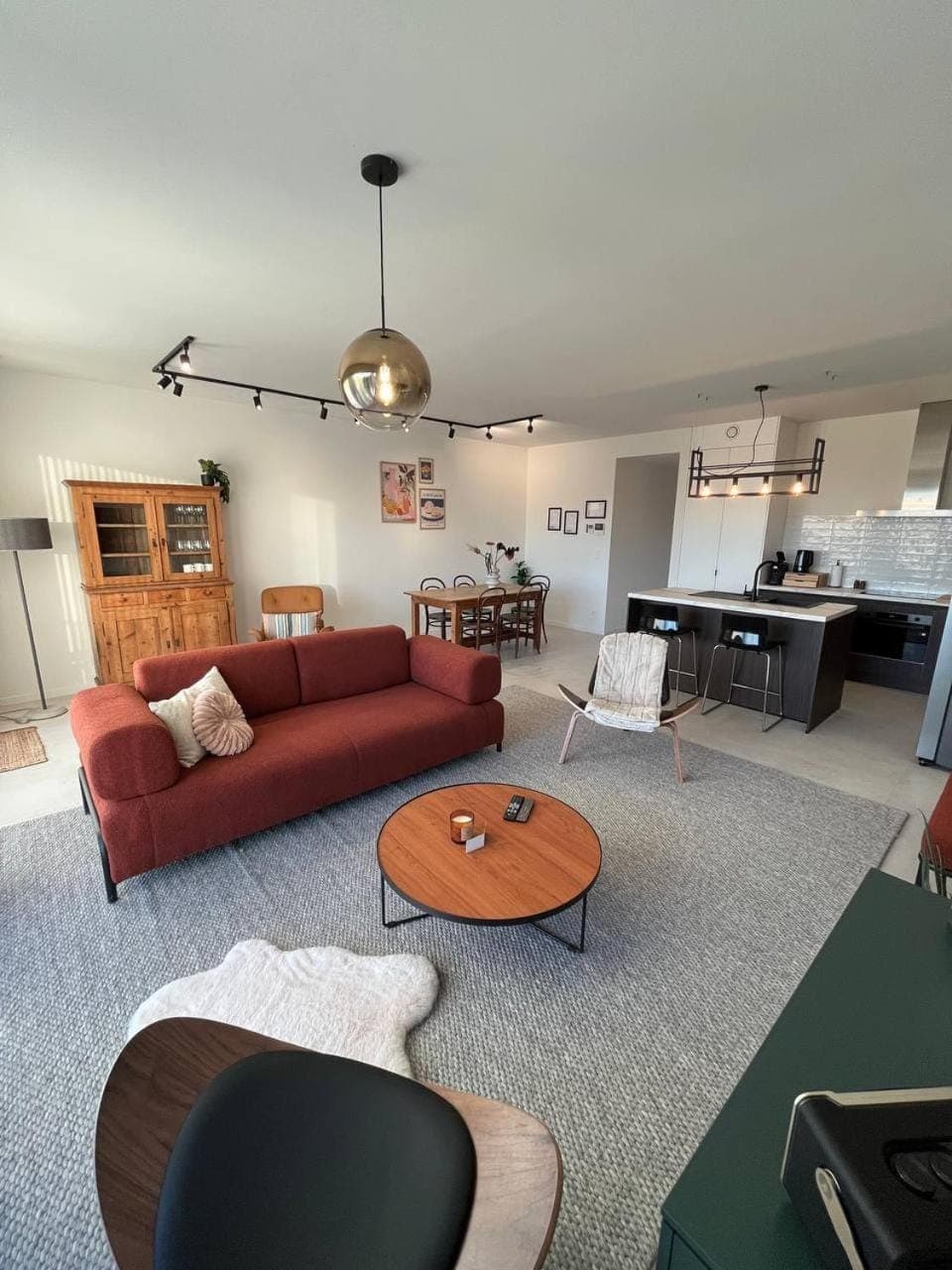 TV and multimedia, Kitchen or kitchenette, Living room, Seating area, Dining area, oven, stove