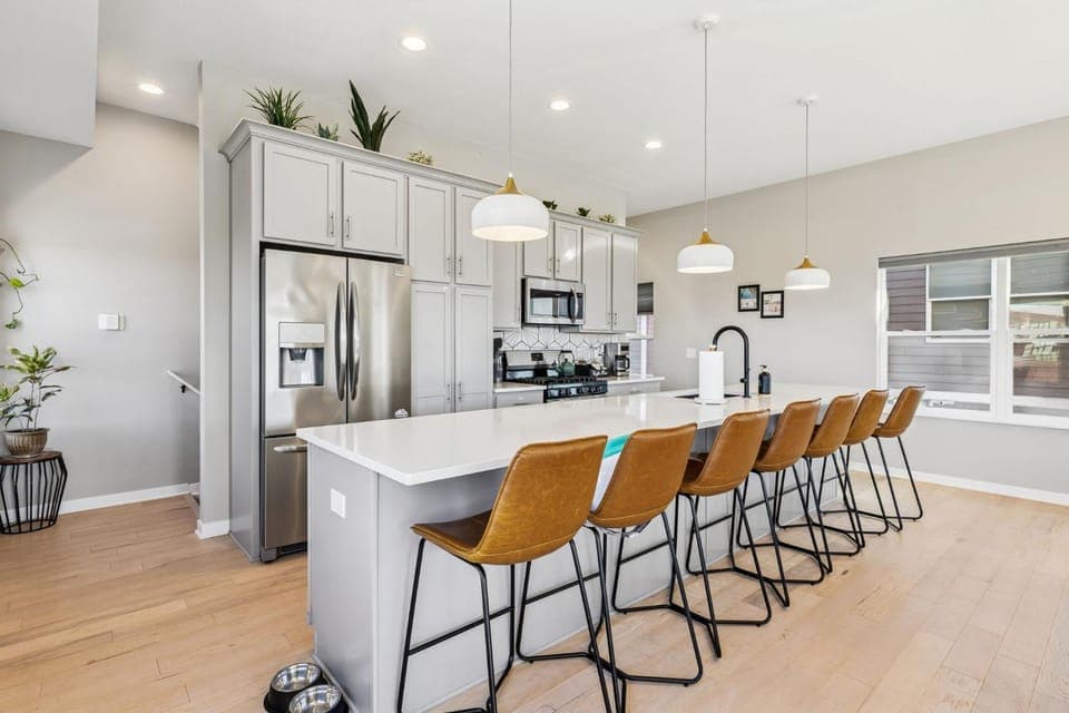 Family Fun Near Cedar Point - Rooftop Lake Views House in Sandusky