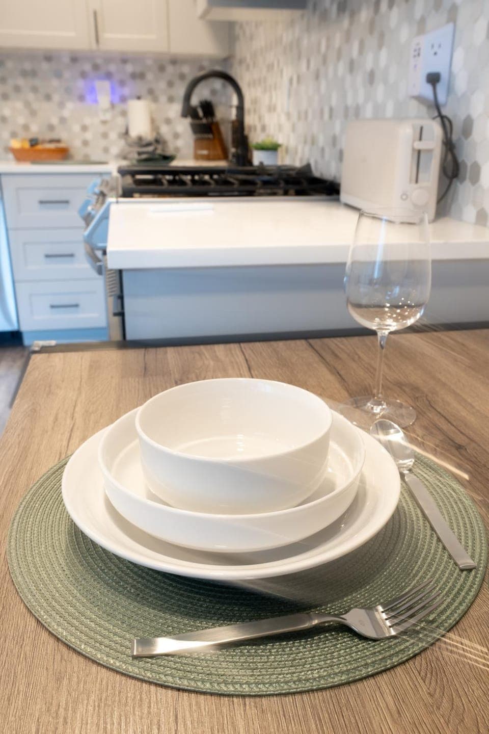 Kitchen or kitchenette, Dining area