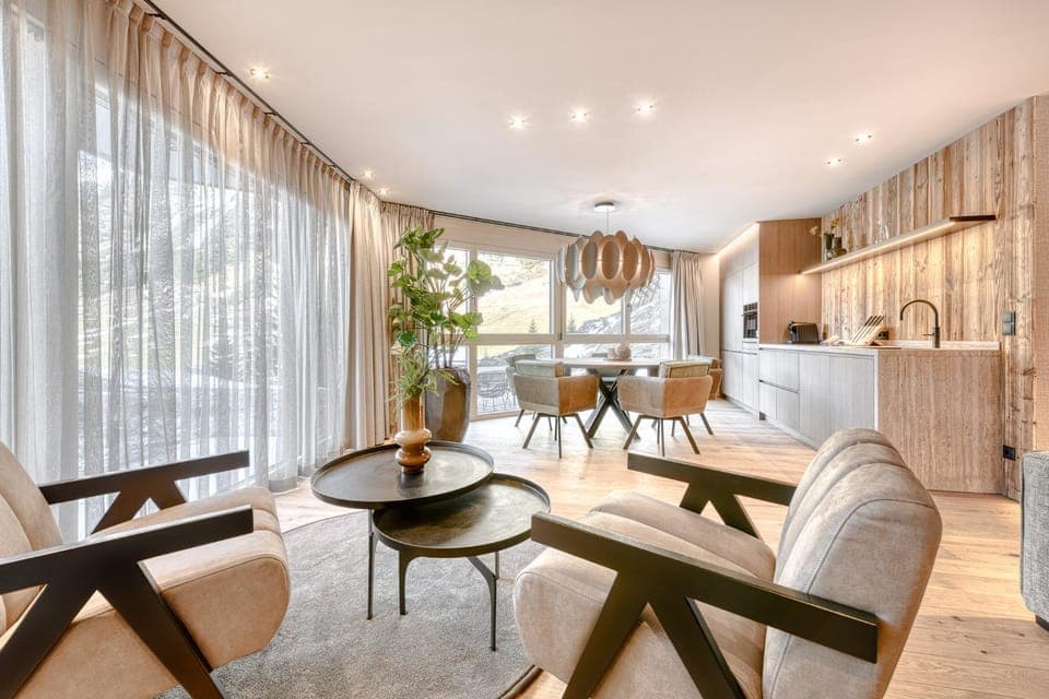 Kitchen or kitchenette, Living room, Seating area, Dining area