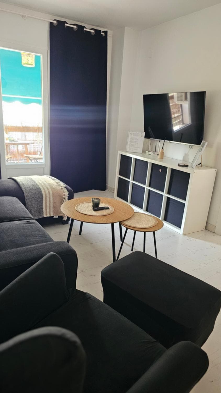 TV and multimedia, Living room, Seating area, Evening entertainment