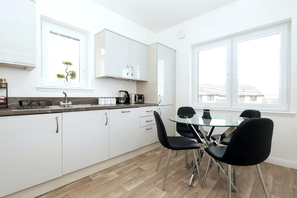 Kitchen or kitchenette, Dining area, toaster