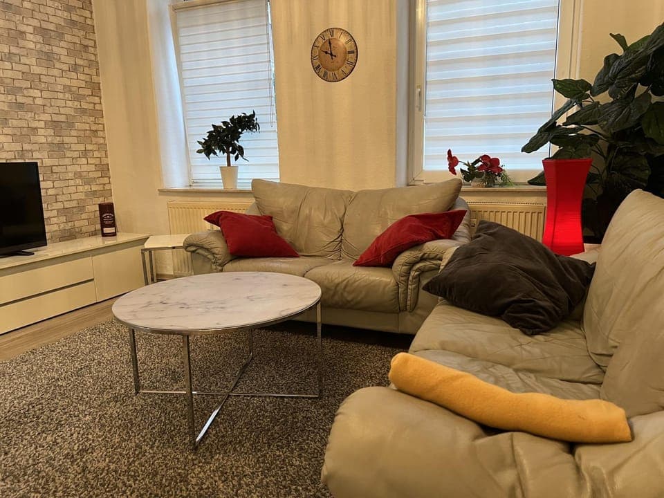 TV and multimedia, Living room, Business facilities, Seating area, Dining area