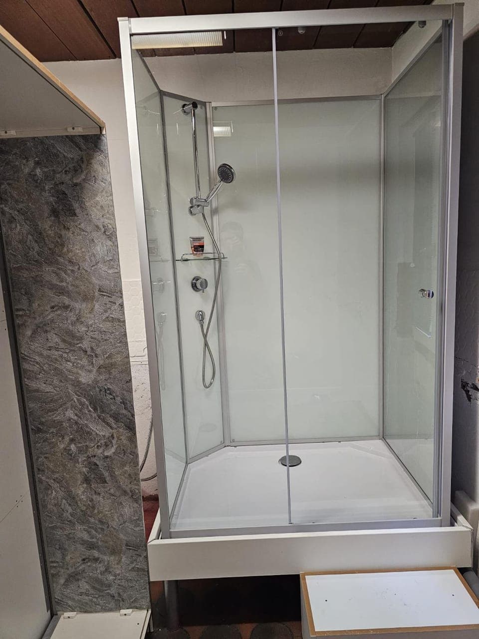 Venus - Private Room with Shared Kitchen Shower and Toilet - Chur Old Town Inn in Chur