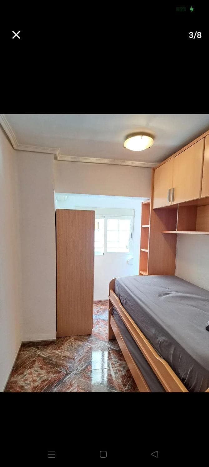 Habitación con dos camas para dos personas Vacation rental in Valencia