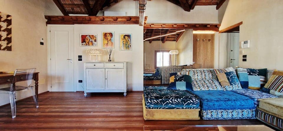 Living room, Seating area, internet