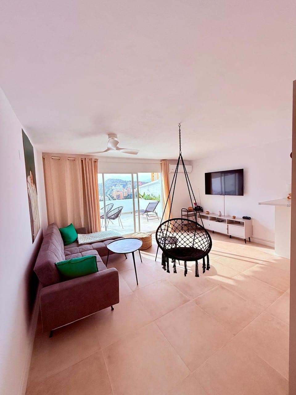 Communal lounge/ TV room, TV and multimedia, Living room, Photo of the whole room, Seating area