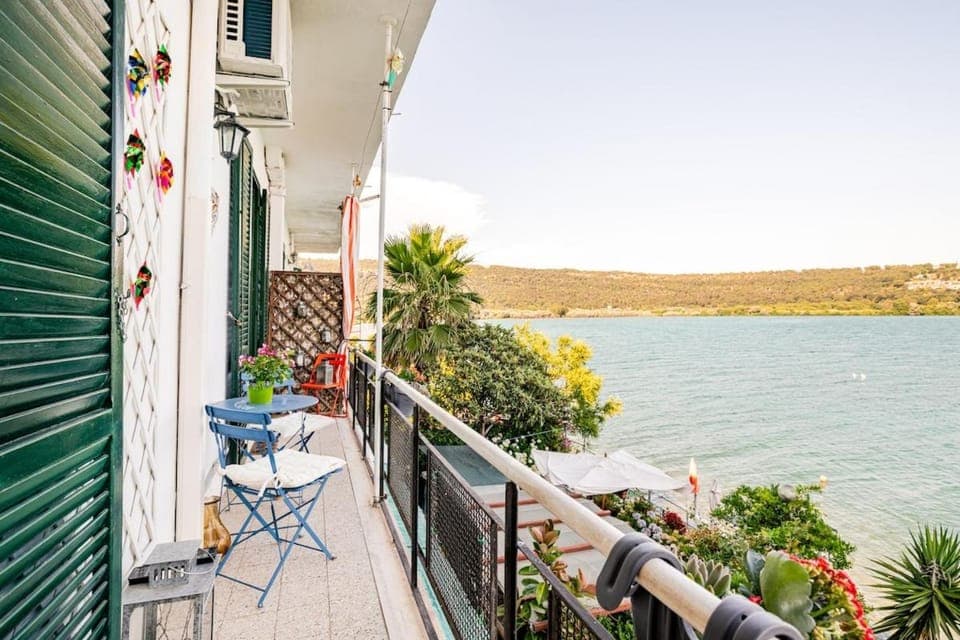 Balcony/Terrace, Balcony/Terrace, Lake view