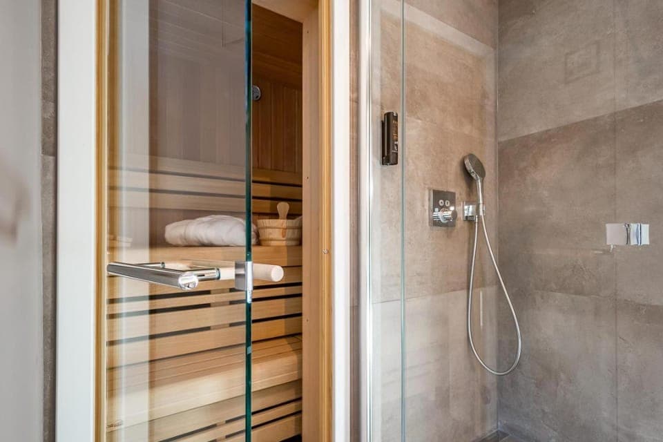 Bathroom, Living room