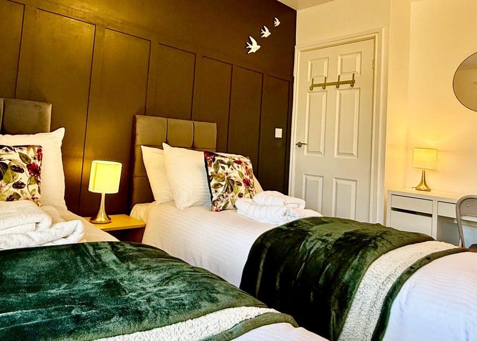 Bed, Photo of the whole room, Bedroom, wardrobe