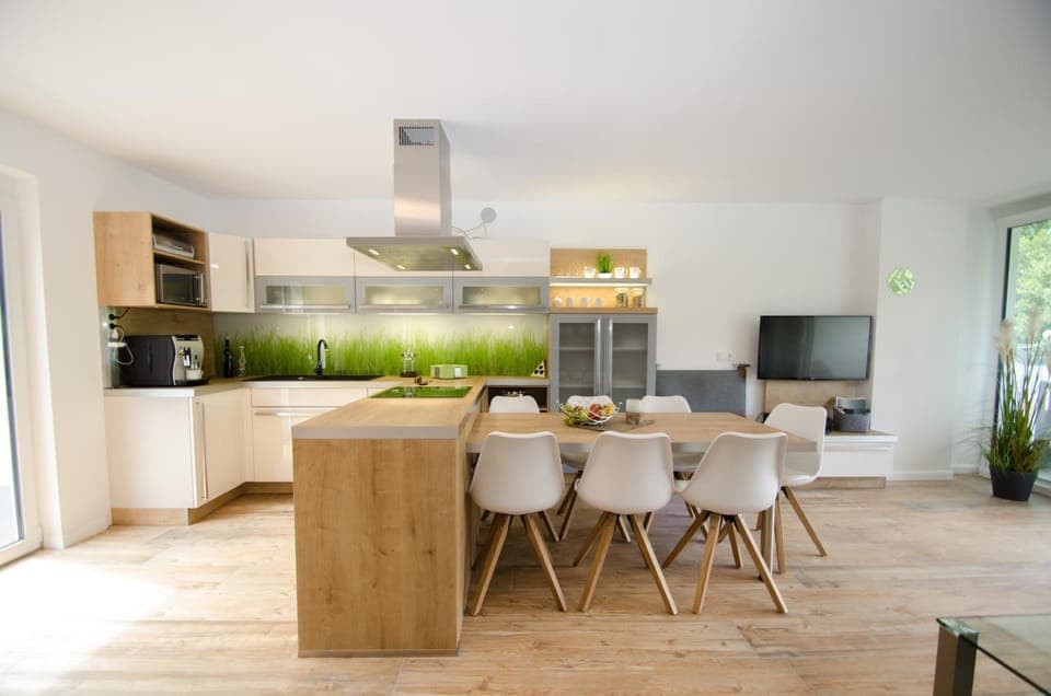 TV and multimedia, Kitchen or kitchenette, Dining area, dishwasher, stove