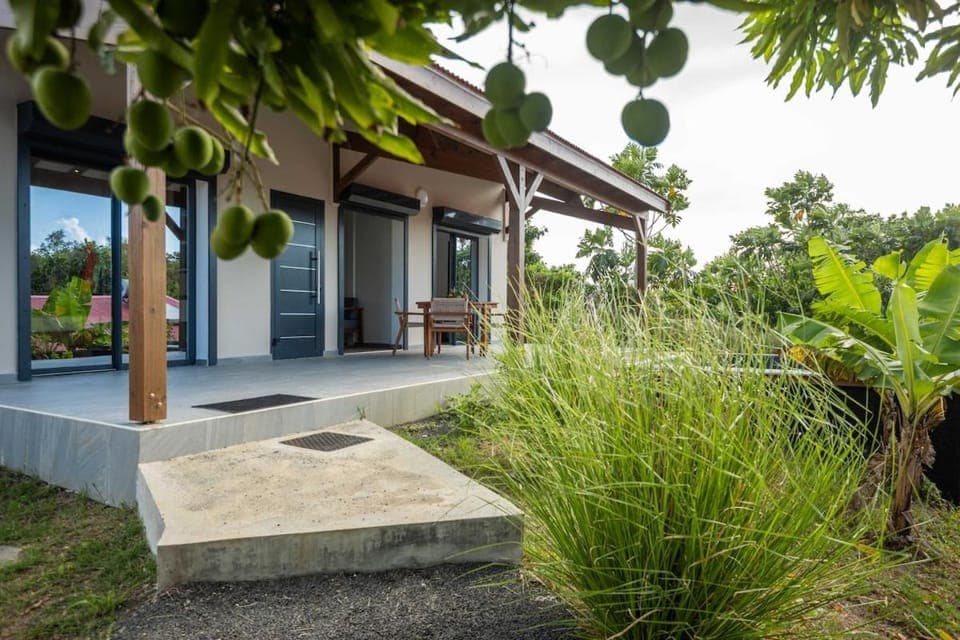 Villa Indonésie-piscine privé au centre de l'île Villa in Les Abymes