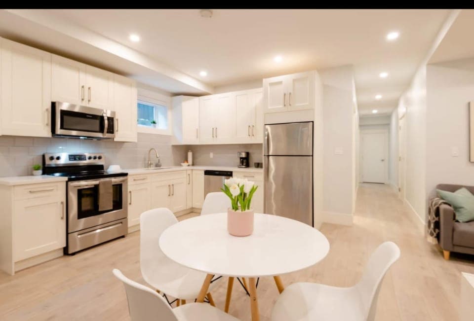 Kitchen or kitchenette, Seating area, Dining area, dishwasher, oven, stove, toaster