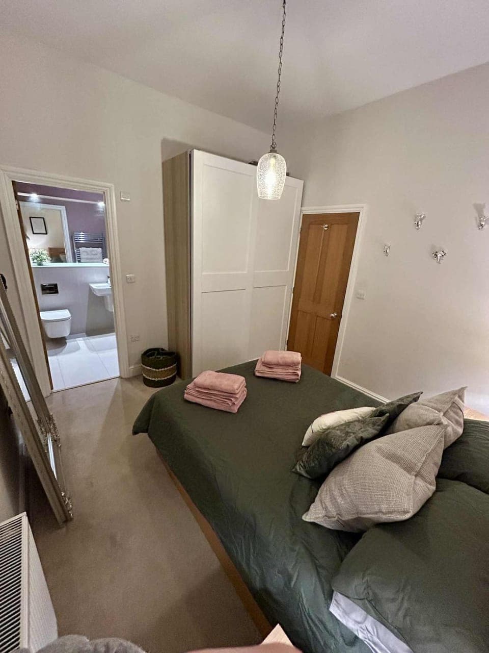 Bed, Photo of the whole room, Bedroom, towels