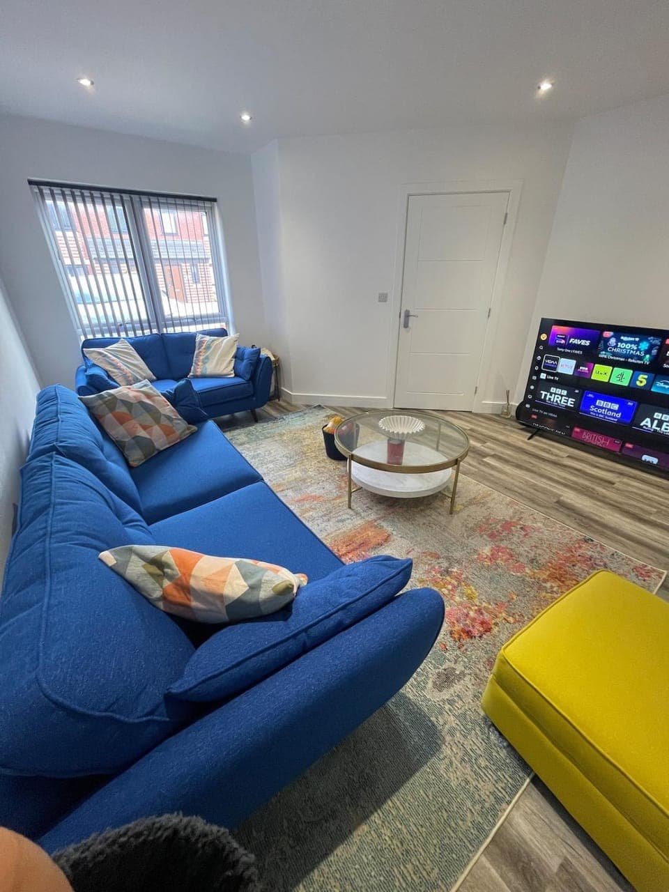 Communal lounge/ TV room, TV and multimedia, Living room, Seating area, Evening entertainment