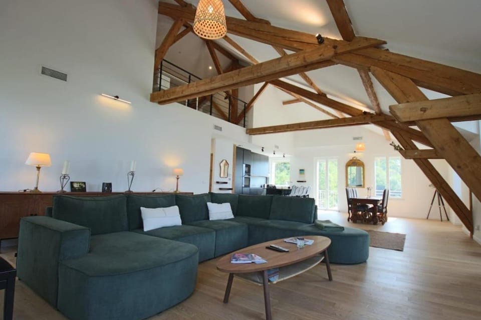 Living room, internet