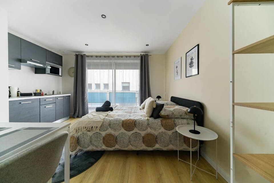 Kitchen or kitchenette, Bedroom