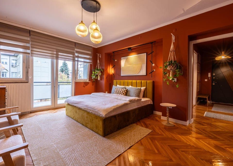 Bed, View (from property/room), Photo of the whole room, Seating area, Bedroom, City view, Landmark view, Quiet street view