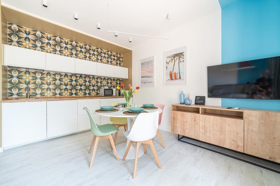 TV and multimedia, Kitchen or kitchenette, Living room, Dining area