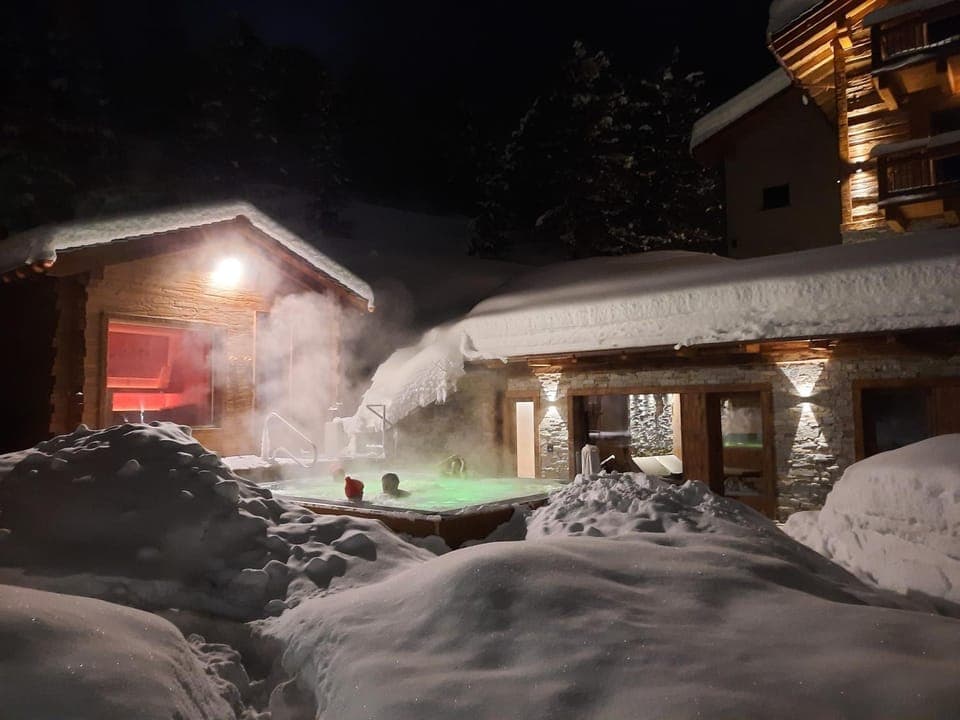 Property building, Night, Natural landscape, Winter, Hot Tub, Pool view, Swimming pool